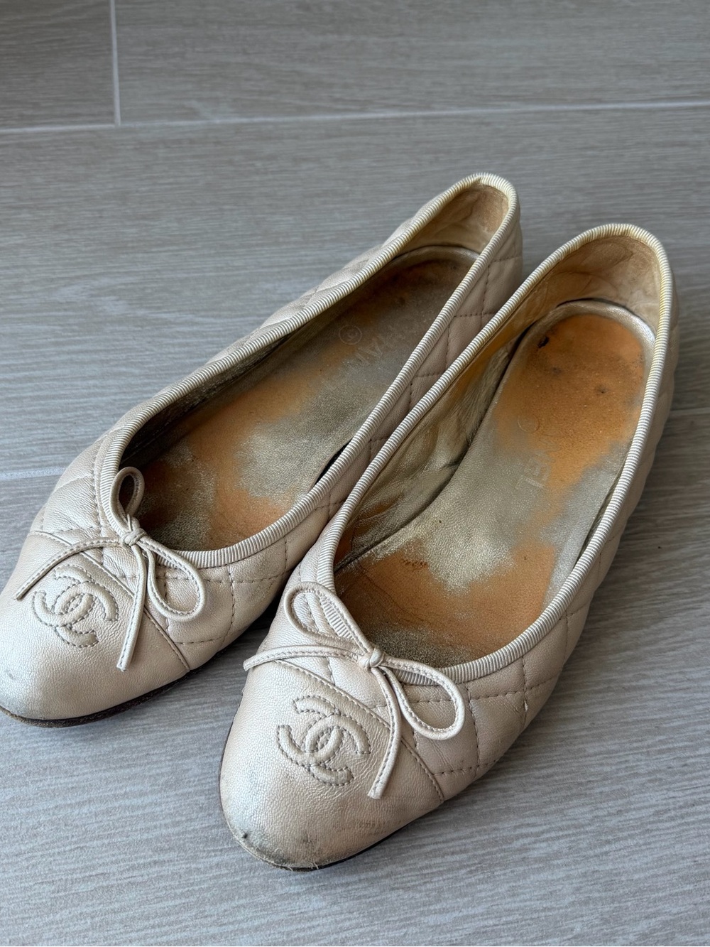 CHANEL Cream Quilted Leather Ballet Flats with CC Logo